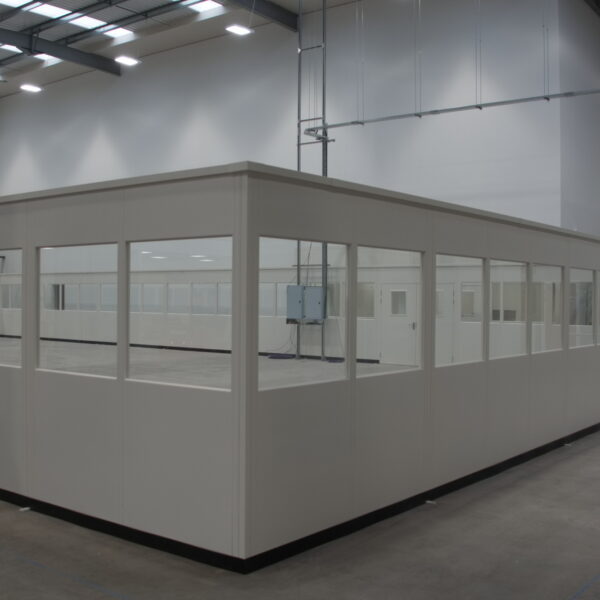 Double skin steel partitioning installation